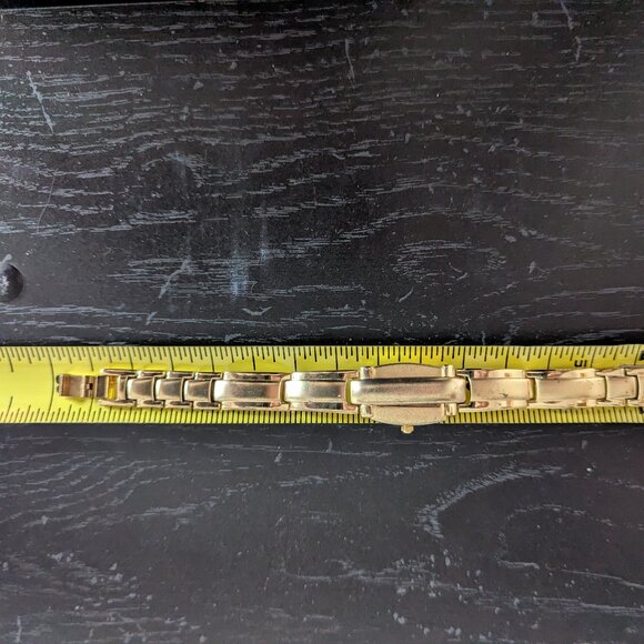 Royalton Quartz Women's Slide-out Watch - Picture 7 of 9